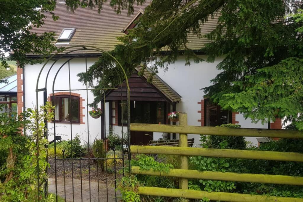 Rowan Cottages With Panoramic Views Of The Stiperstones And Walks On The Doorstep Shrewsbury Eksteriør bilde